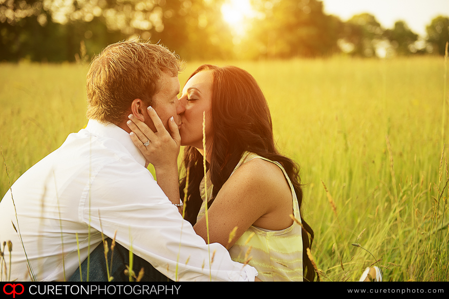 A couple kissing at an engagement session in Chesnee,SC.