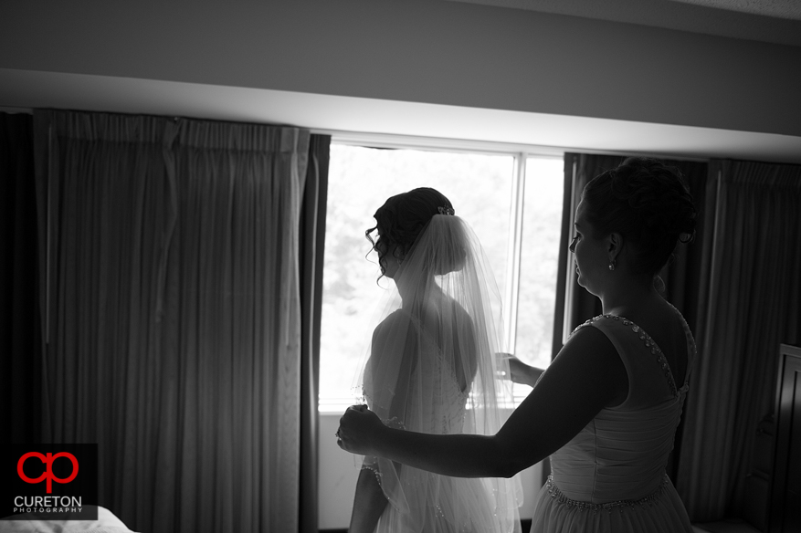 The bride getting her veil put on.