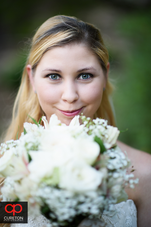 Bride holding her flowers in tehgarden.