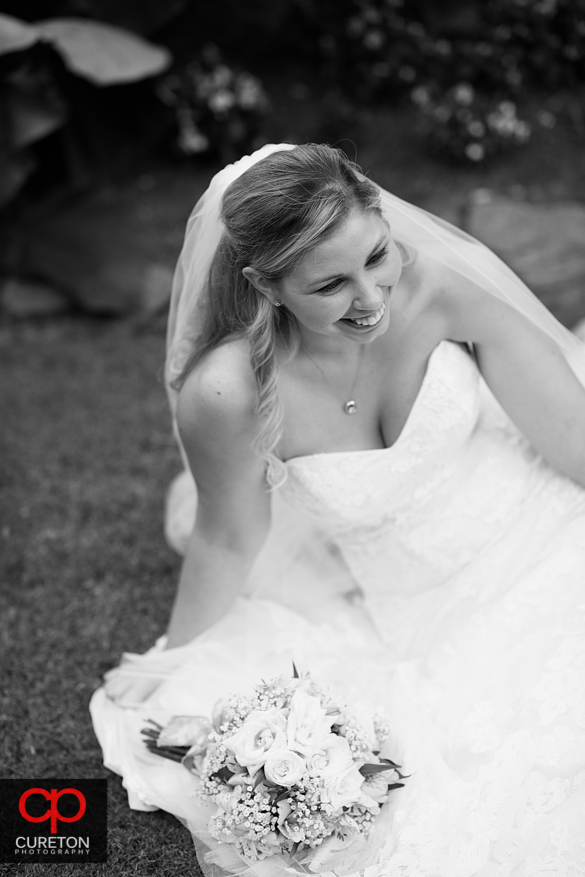 Timeless black and white bridal pose.