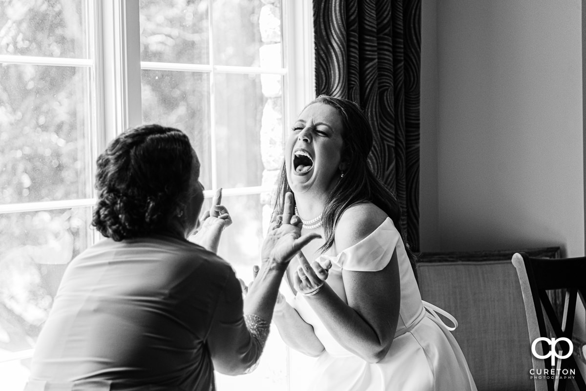 Bride's mom flipping her off.