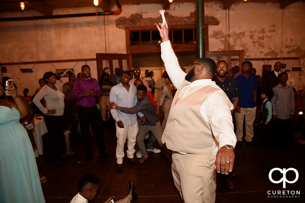 Groom taking off the garter.