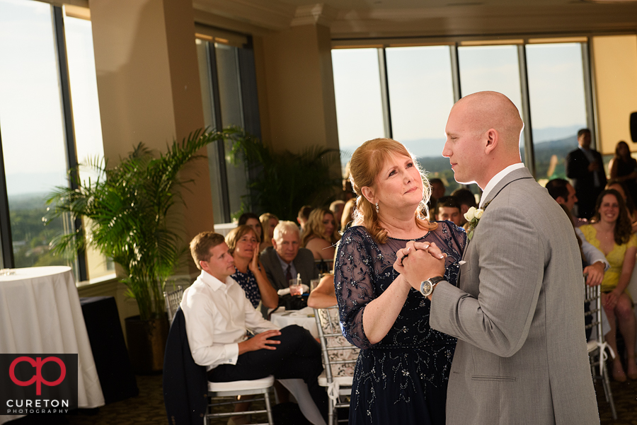 Groom and mother dance.