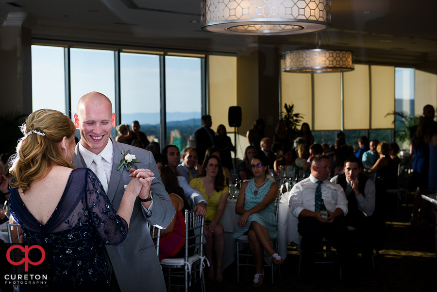 Groom and mother dance.