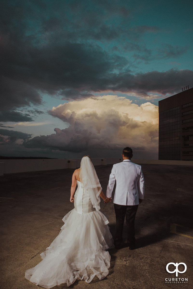 Newlywed couple on the rooftop at their Commerce Club wedding.