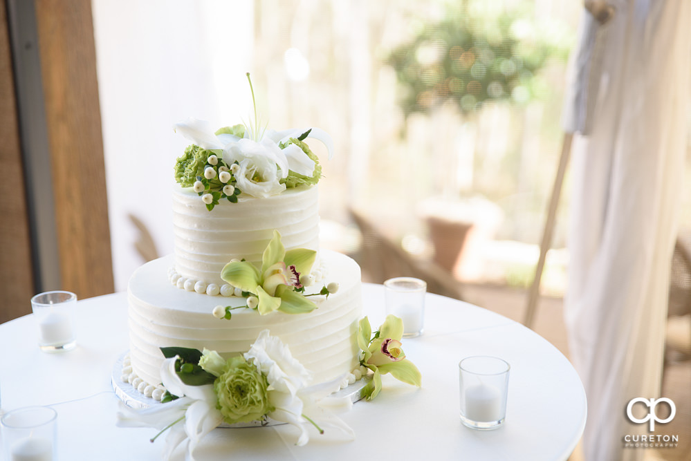 Elegant backyard wedding in the springtime in Greenville,SC.