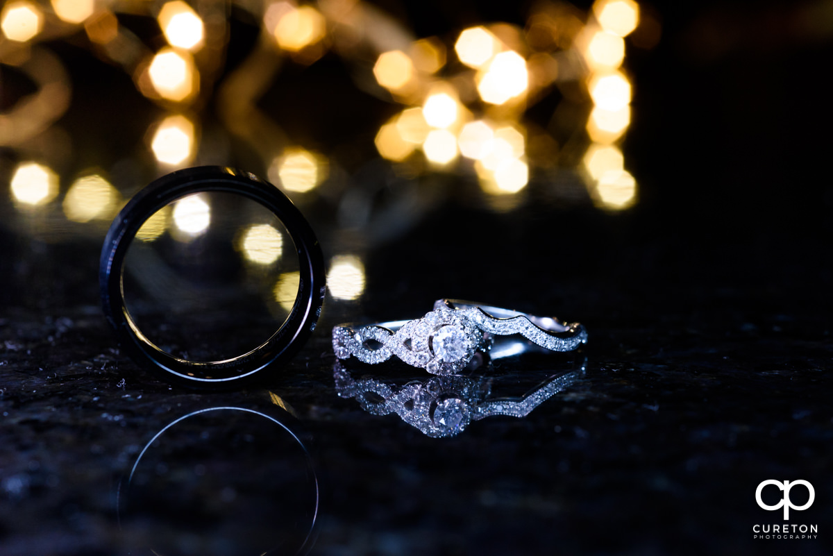 Closeup of the wedding rings.