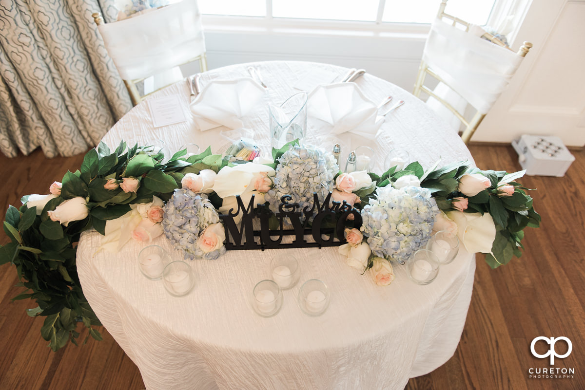 Flowers on the sweetheart table.