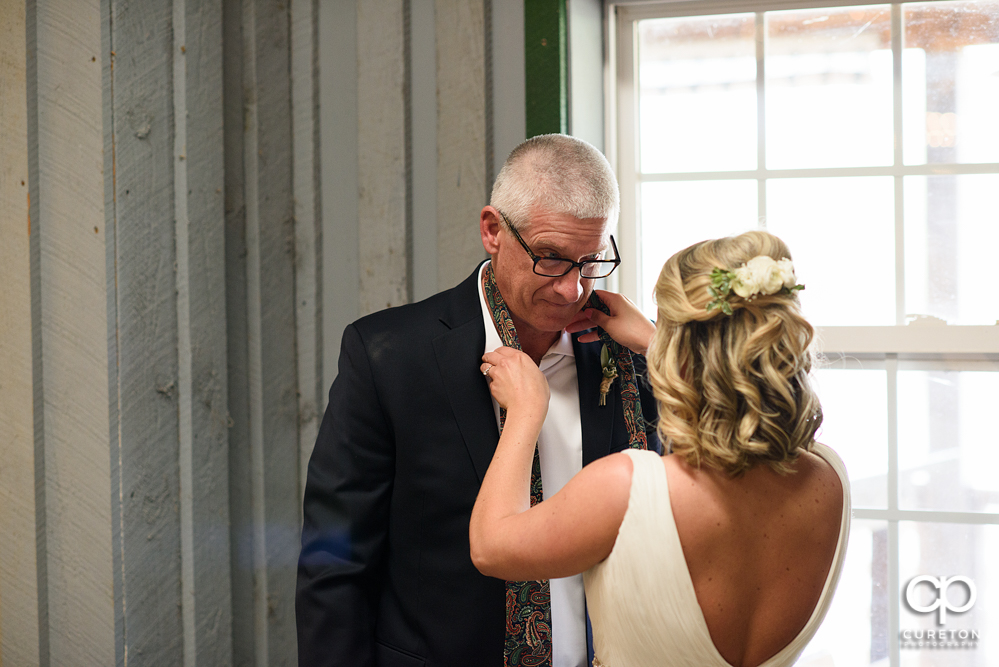 Bride and father first look before the wedding.