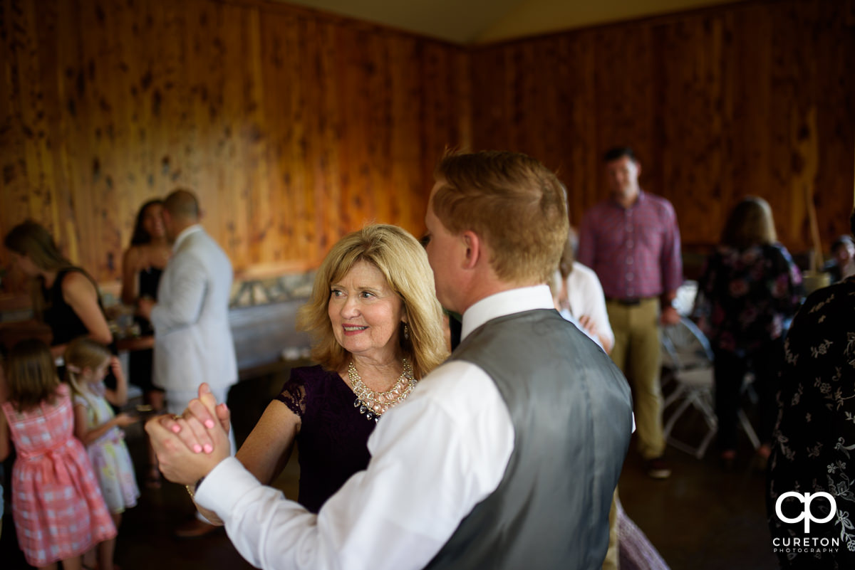 Groom and mother dance.