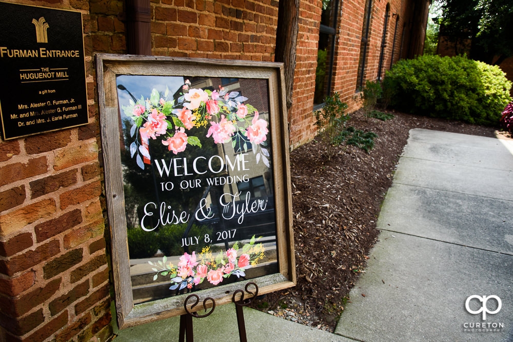 Sign in front of the wedding.