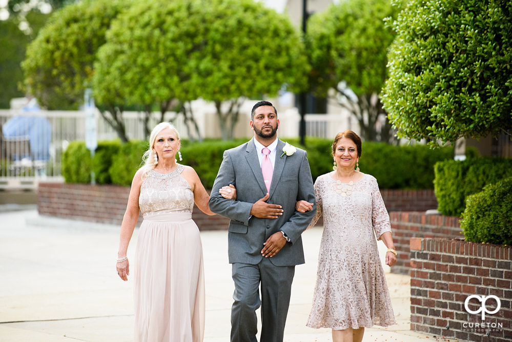 Outdoor wedding ceremony at Embassy Suites.