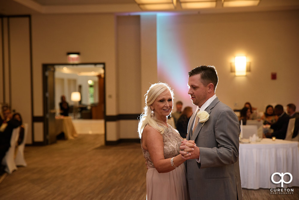 Groom and mother dance.