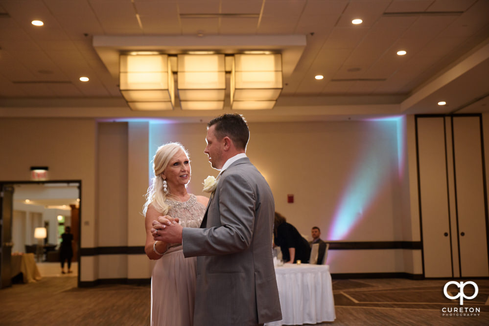 Groom and mother dance.