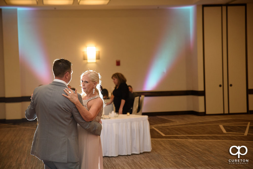 Groom and mother dance.