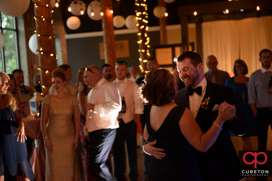 Groom dancing with his mom.