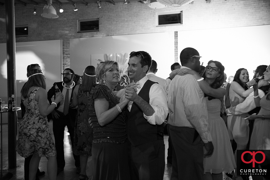 Wedding guests dancing to the sounds of the wedding band Java from Charlotte,NC.