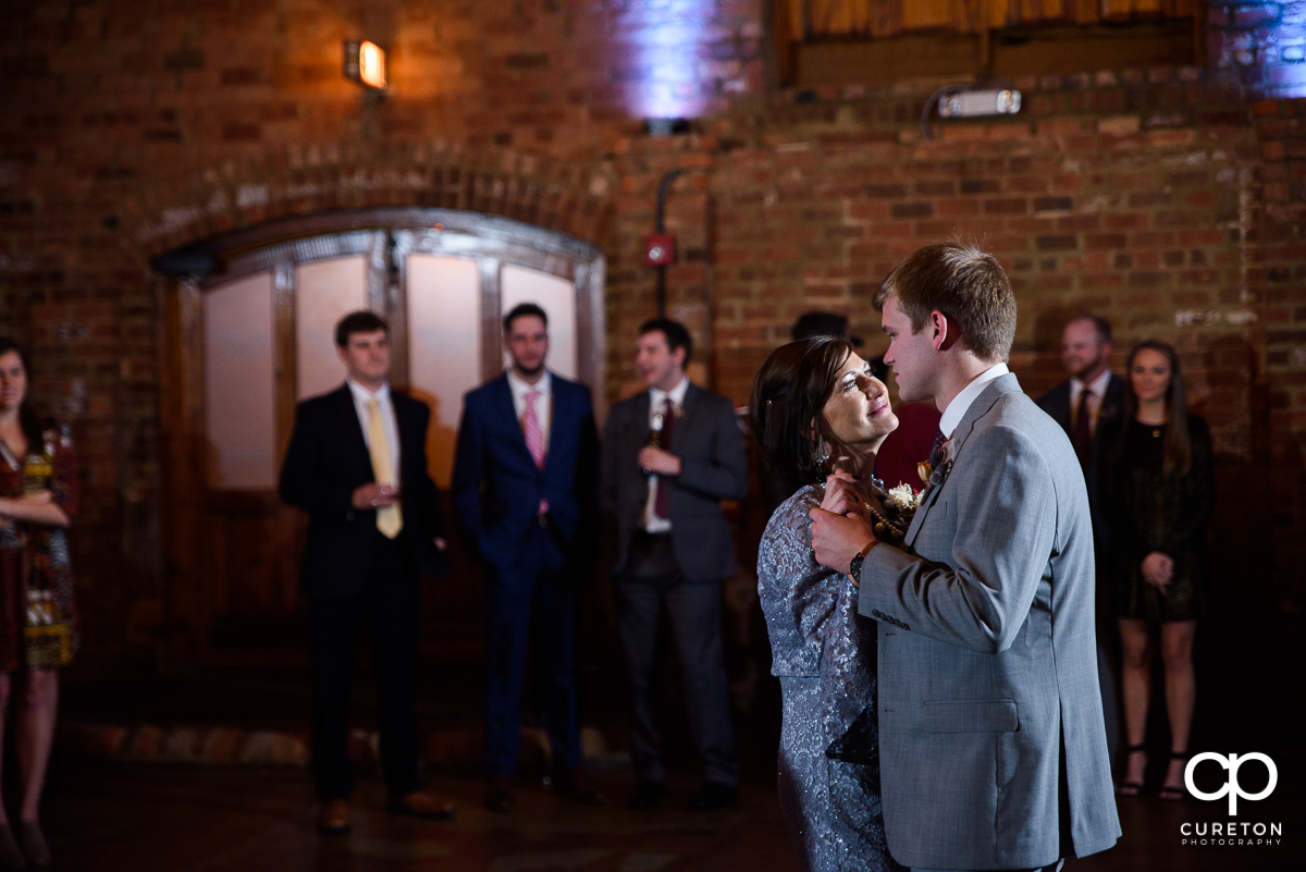 Groom and mother dance.