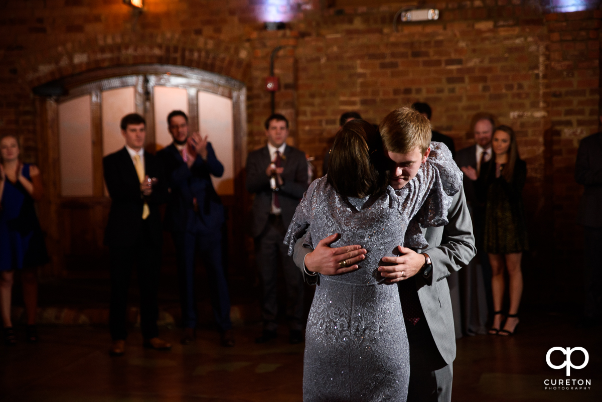 Groom hugging his mom.