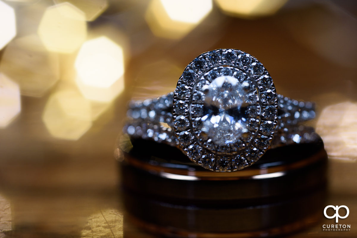 Closeup of the wedding rings.