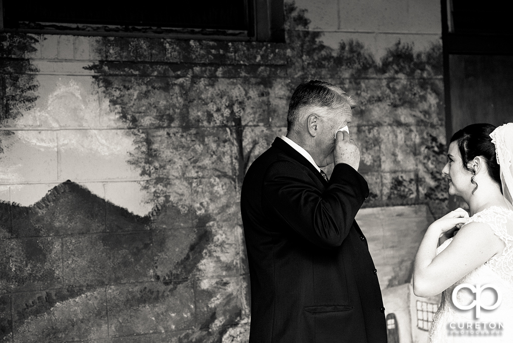 Bride and father first look.